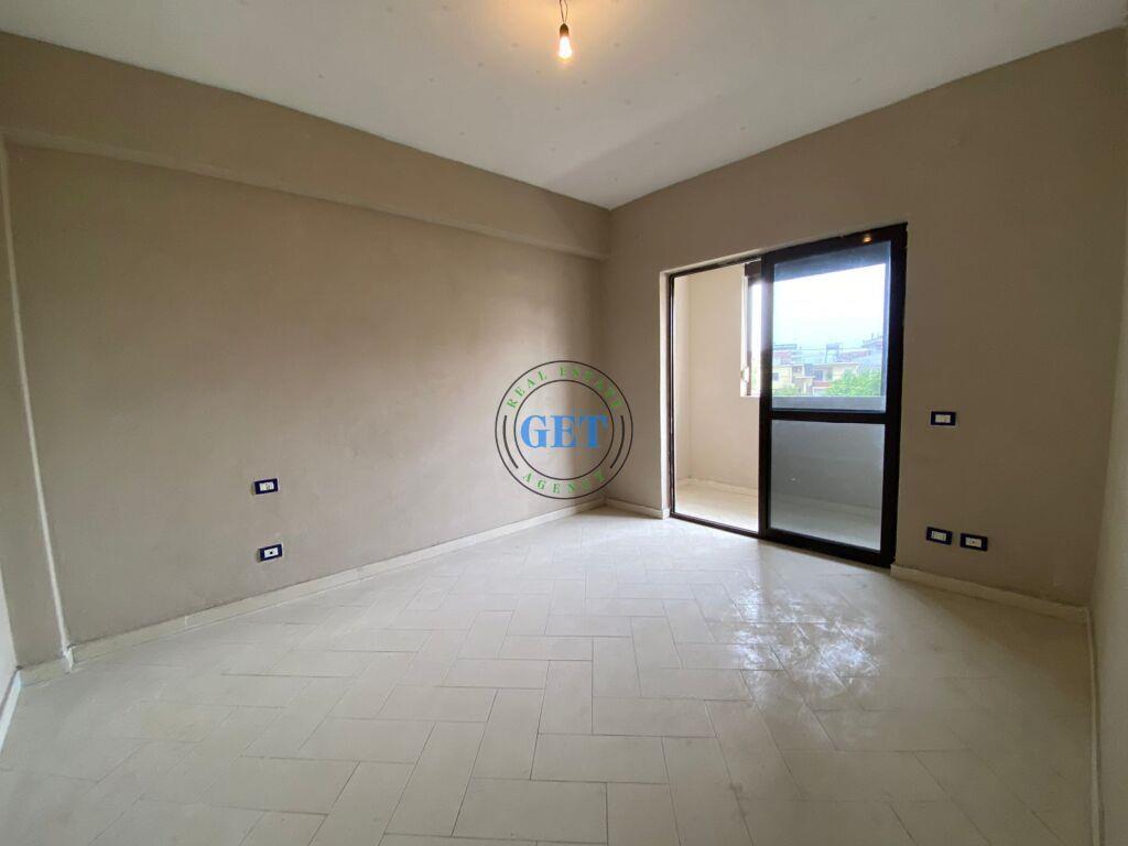 Shitet, Apartament 2+1,Prane Stadiumit, Durres!