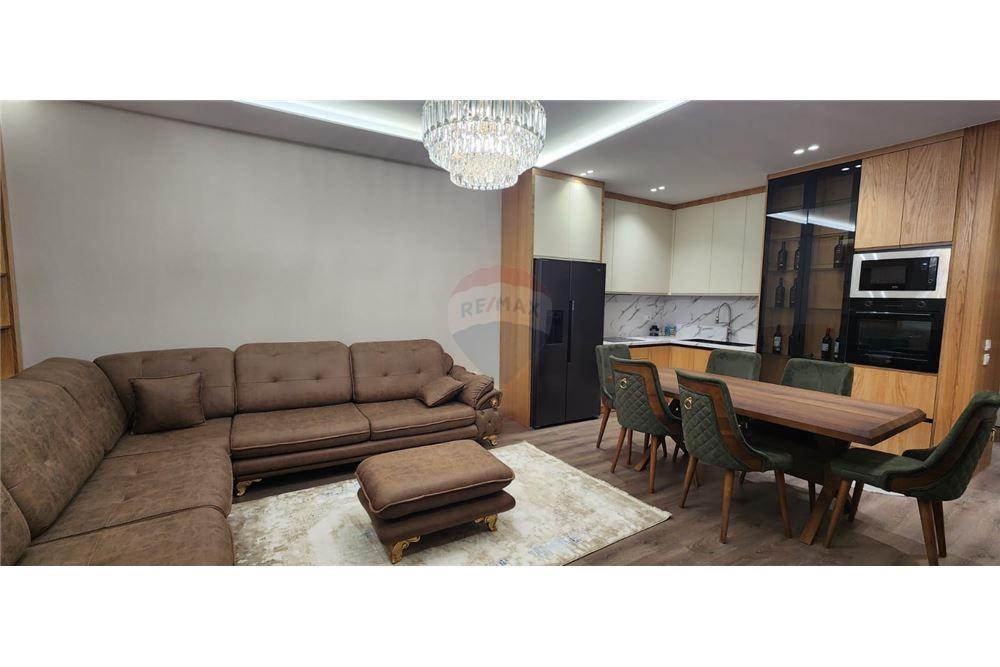 Shitet Apartament 2+1+2+PARKING ne Ali Dem