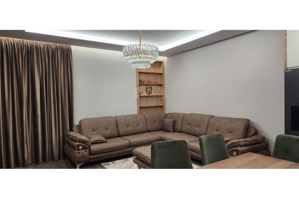 Shitet Apartament 2+1+2+PARKING ne Ali Dem