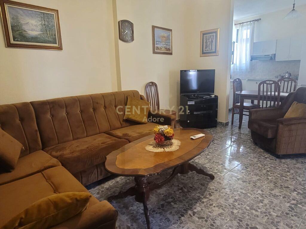 Qira Apartament 2+1+1 Shkolla e Kuqe 550 € | 90 m2