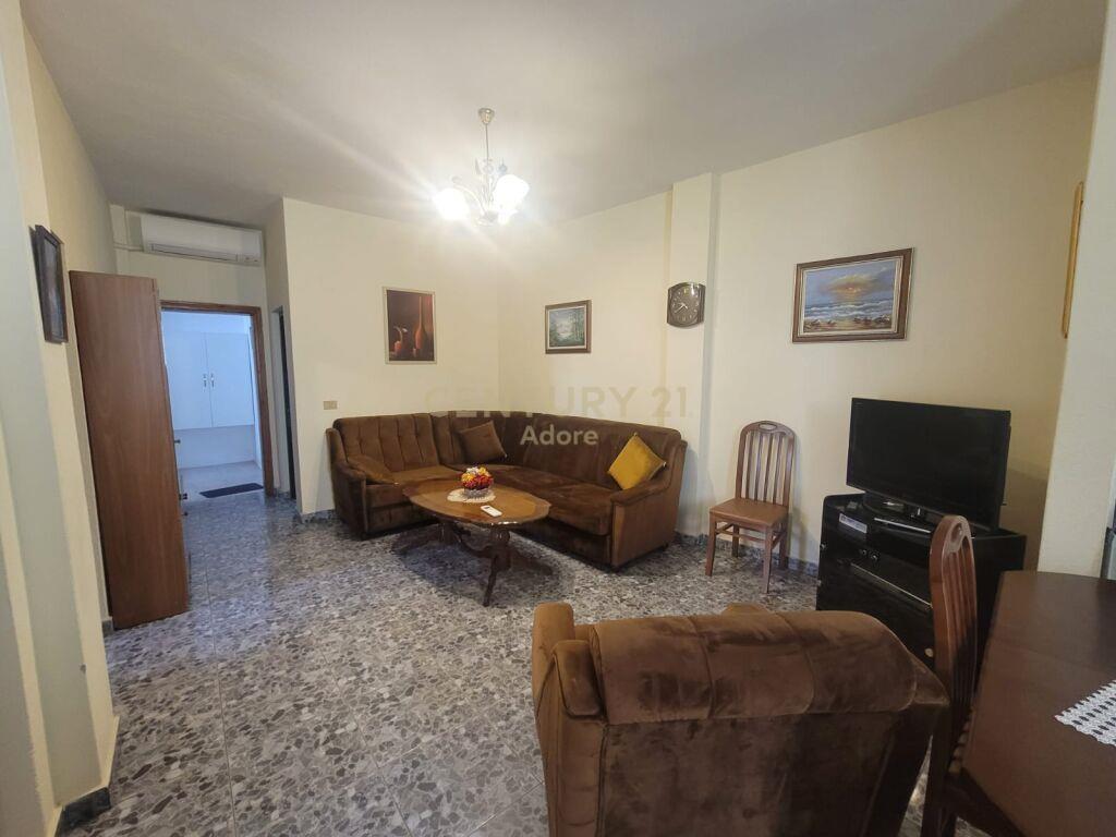 Qira Apartament 2+1+1 Shkolla e Kuqe 550 € | 90 m2