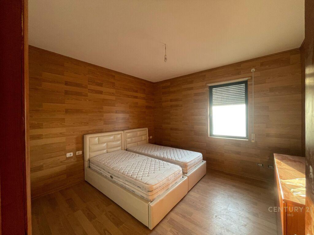 Zyre/ Apartament 2+1 te Mbikalimi i Komunes se Parisit