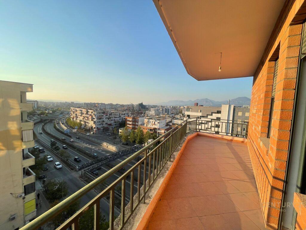 Zyre/ Apartament 2+1 te Mbikalimi i Komunes se Parisit