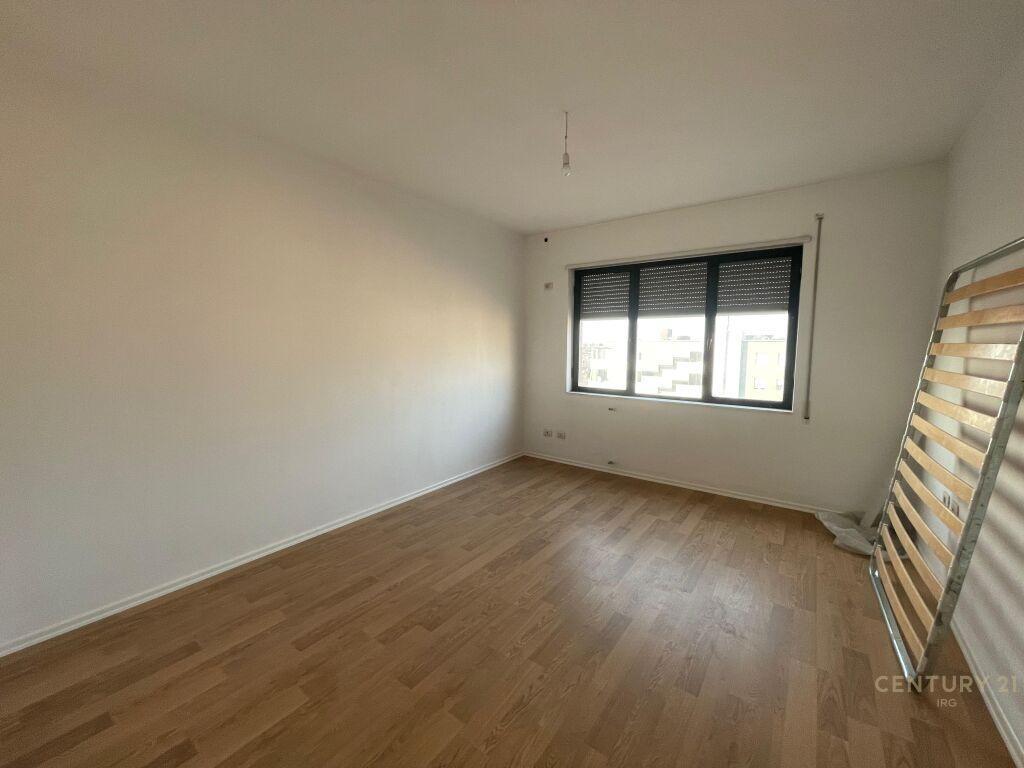 Zyre/ Apartament 2+1 te Mbikalimi i Komunes se Parisit