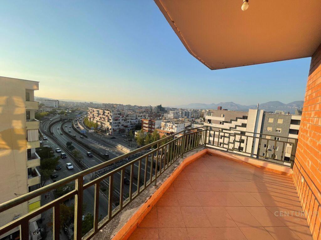 Zyre/ Apartament 2+1 te Mbikalimi i Komunes se Parisit