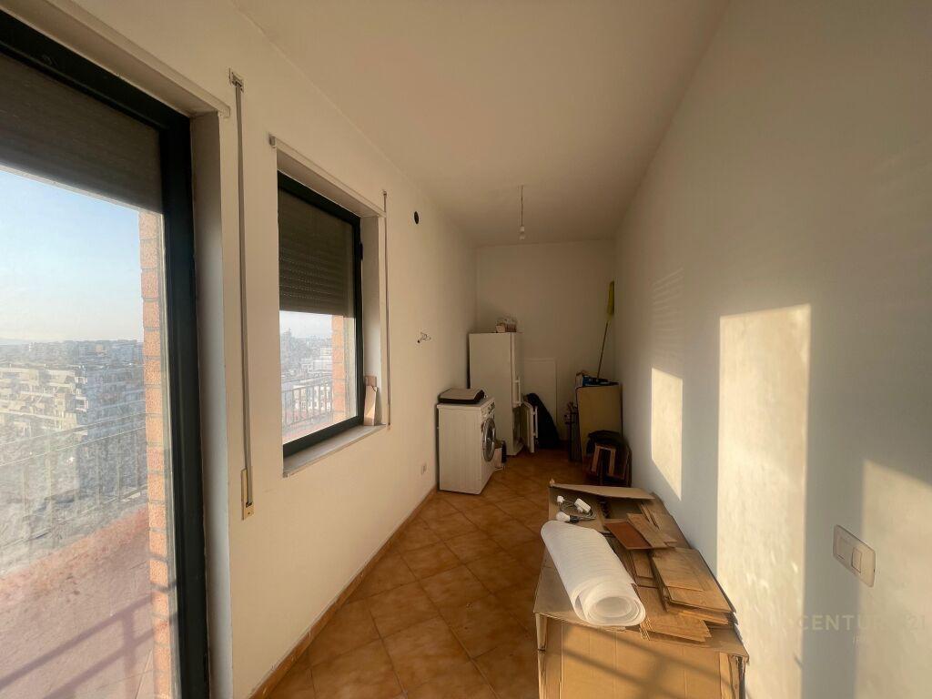 Zyre/ Apartament 2+1 te Mbikalimi i Komunes se Parisit