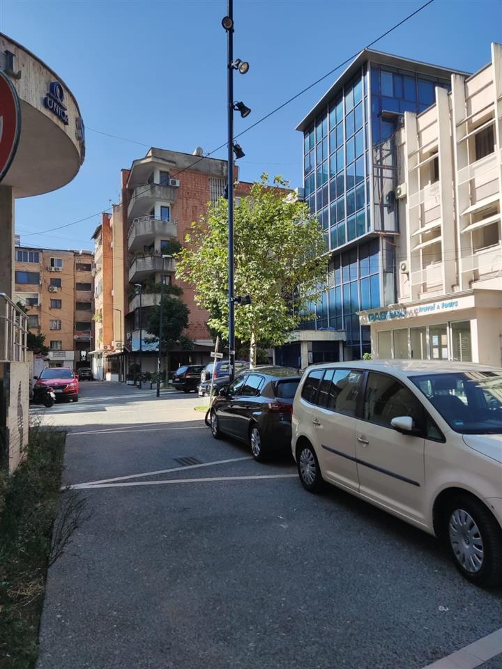 QERA 2+1 NE QENDER BULEVARDI ZOGU I PARE