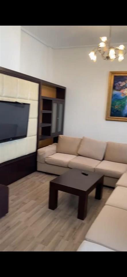 Apartament 3+1+post parkimi per qira ne Fresk