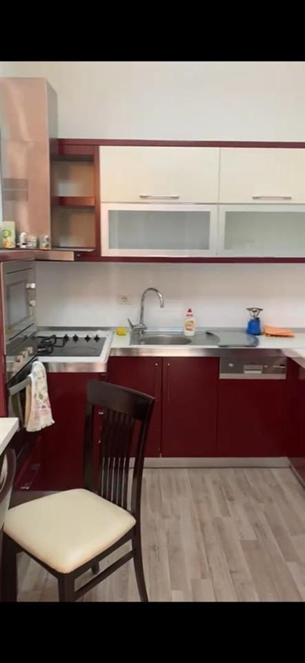 Apartament 3+1+post parkimi per qira ne Fresk