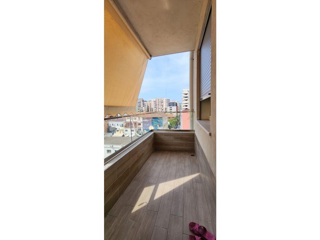 Shitet apartament 2+1 te rruga e re e portit !