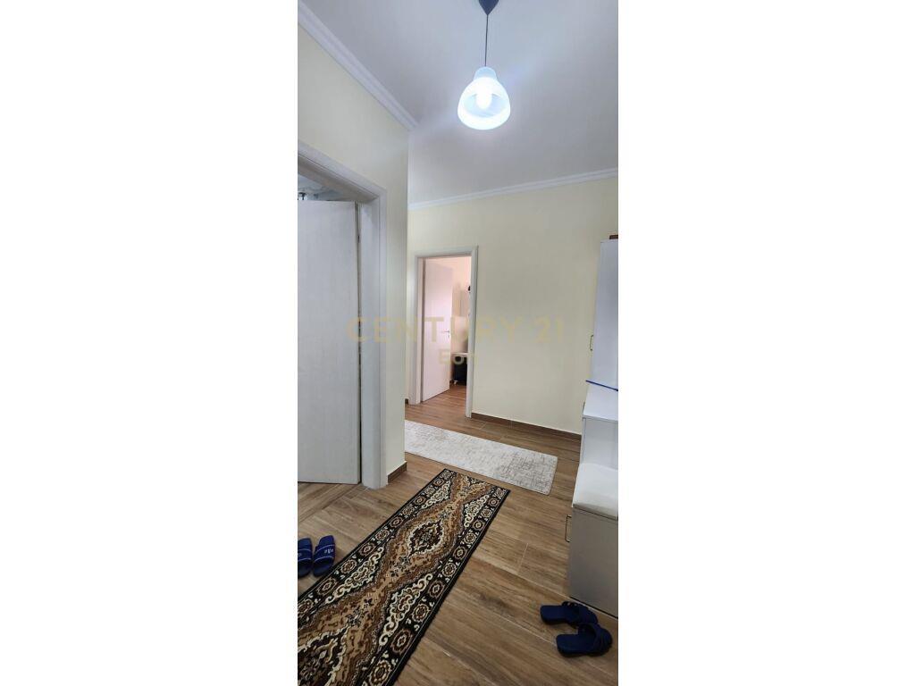 Shitet apartament 2+1 te rruga e re e portit !