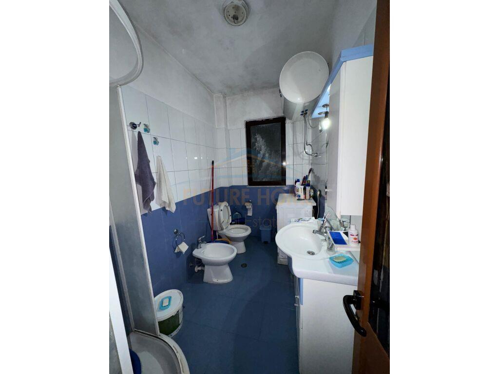 Shitet, Apartament 1+1 , Laprakë, Tiranë.