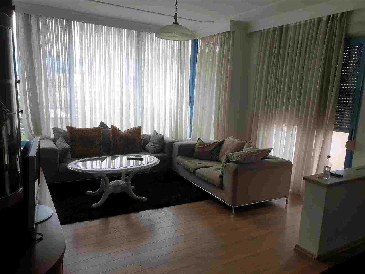 Apartment 2+1+2 me qera ne Bllok