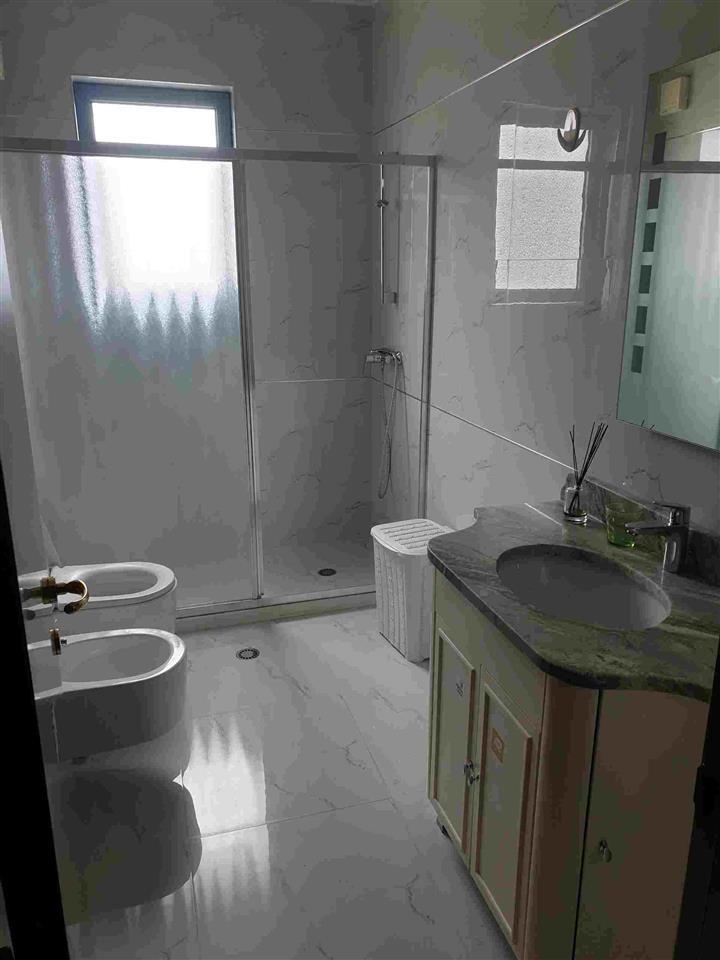 Apartment 2+1+2 me qera ne Bllok