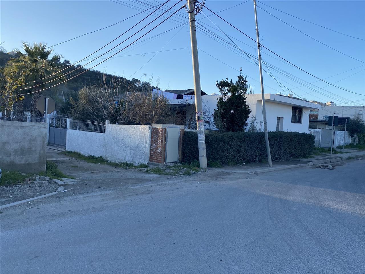 shitet Shtepi private, garazh + dyqan. Durres