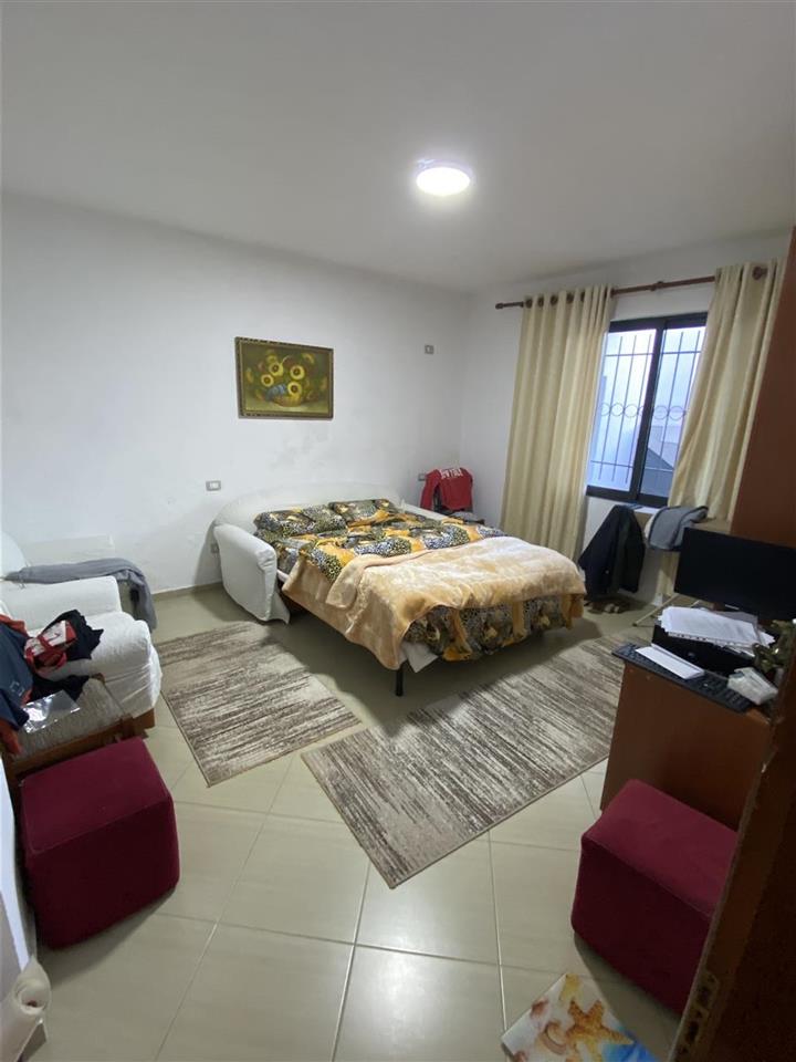shitet Shtepi private, garazh + dyqan. Durres