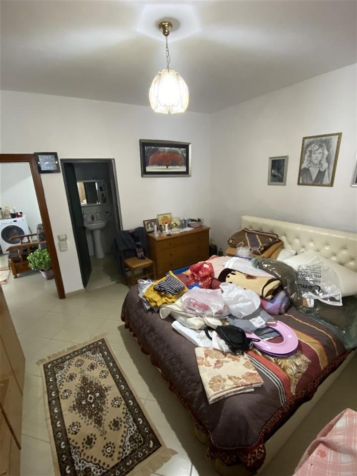 shitet Shtepi private, garazh + dyqan. Durres