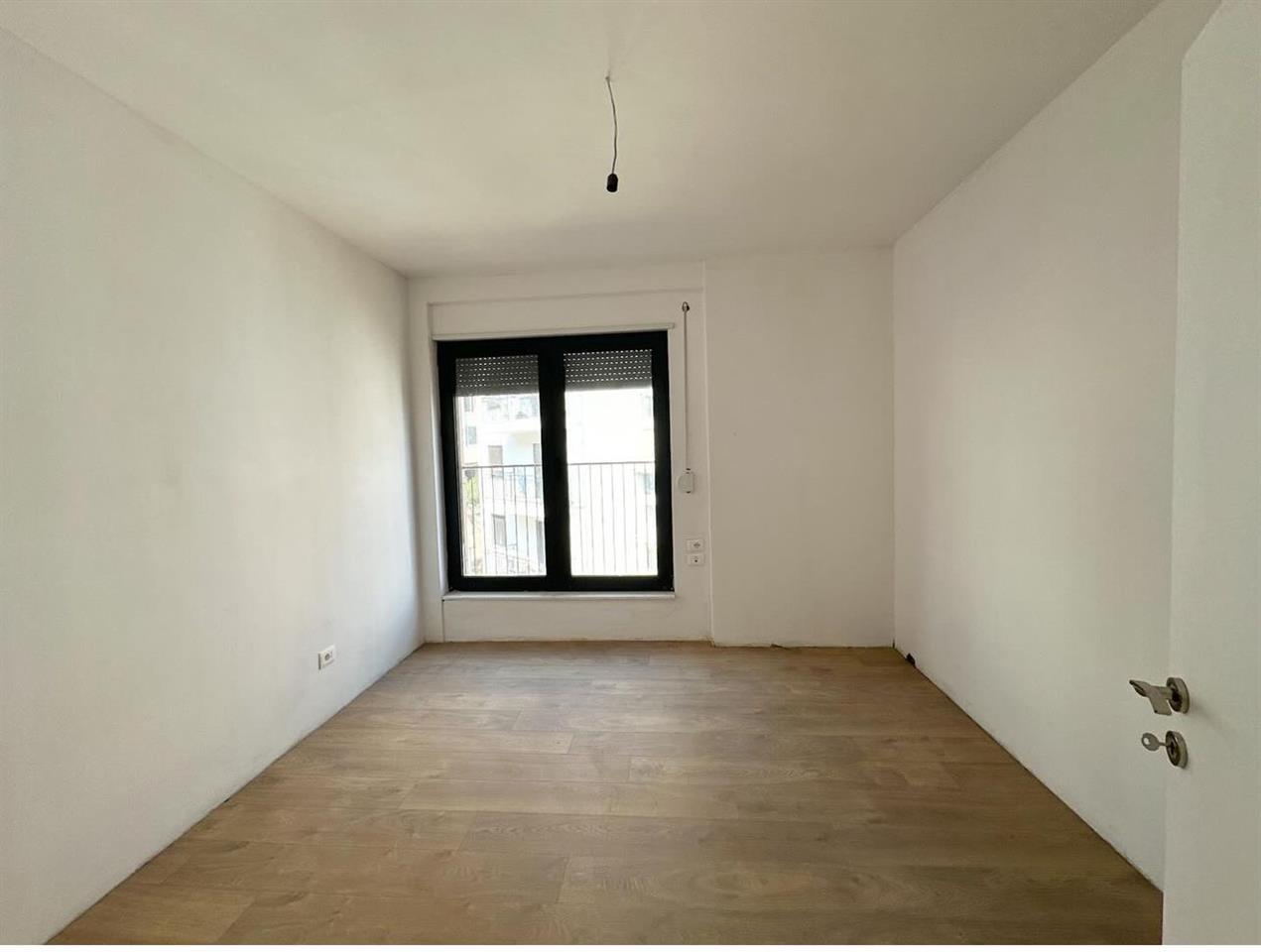 Shitet apartament kodra djellit 3+2