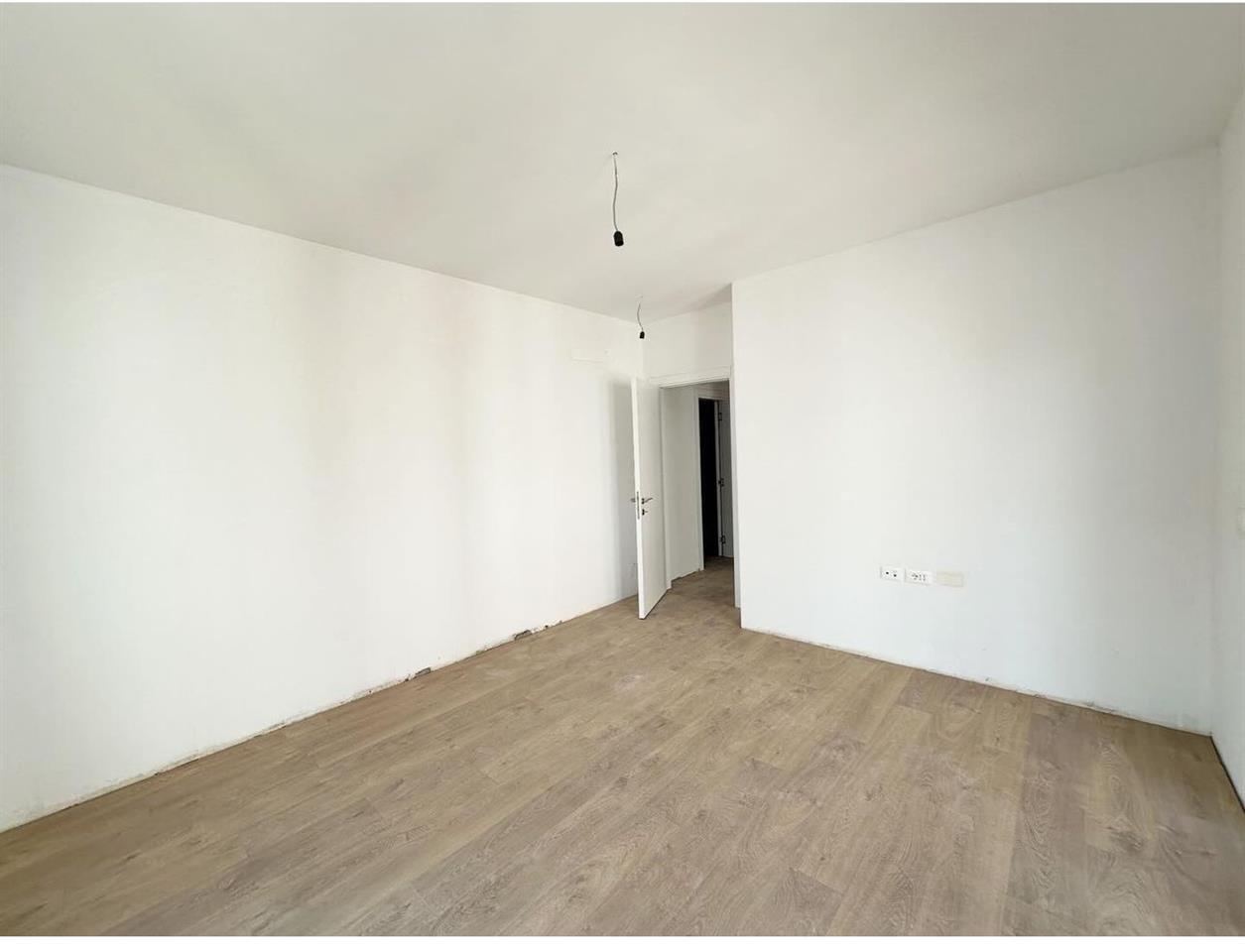 Shitet apartament kodra djellit 3+2