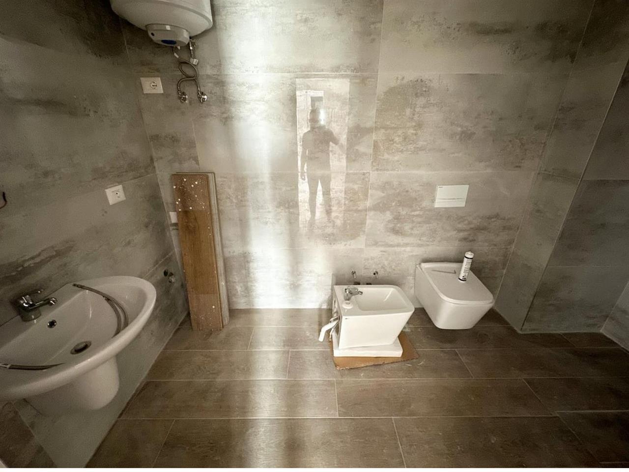 Shitet apartament kodra djellit 3+2