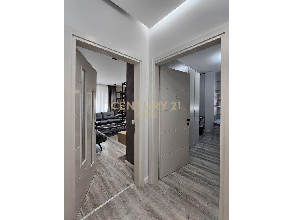 Qira Apartament 3+1+2+Parkim Liqeni i Thate 1200 €
