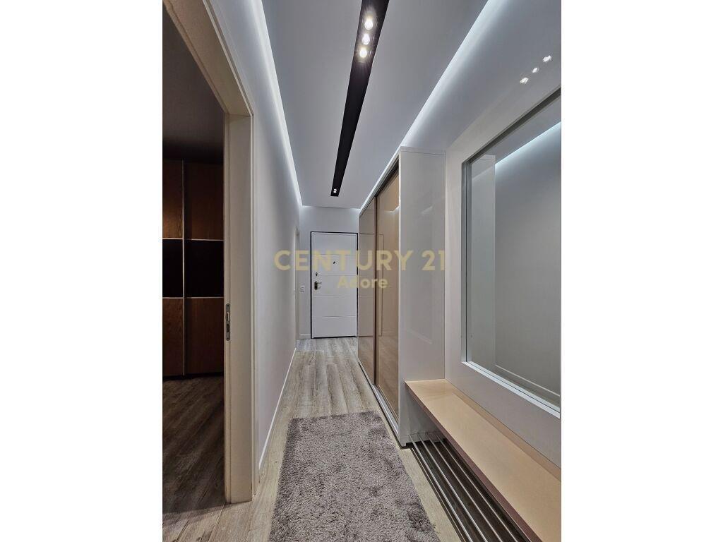 Qira Apartament 3+1+2+Parkim Liqeni i Thate 1200 €