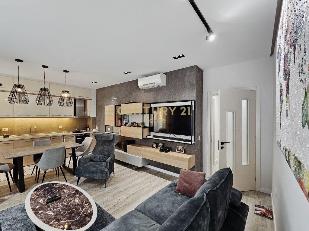 Qira Apartament 3+1+2+Parkim Liqeni i Thate 1200 €