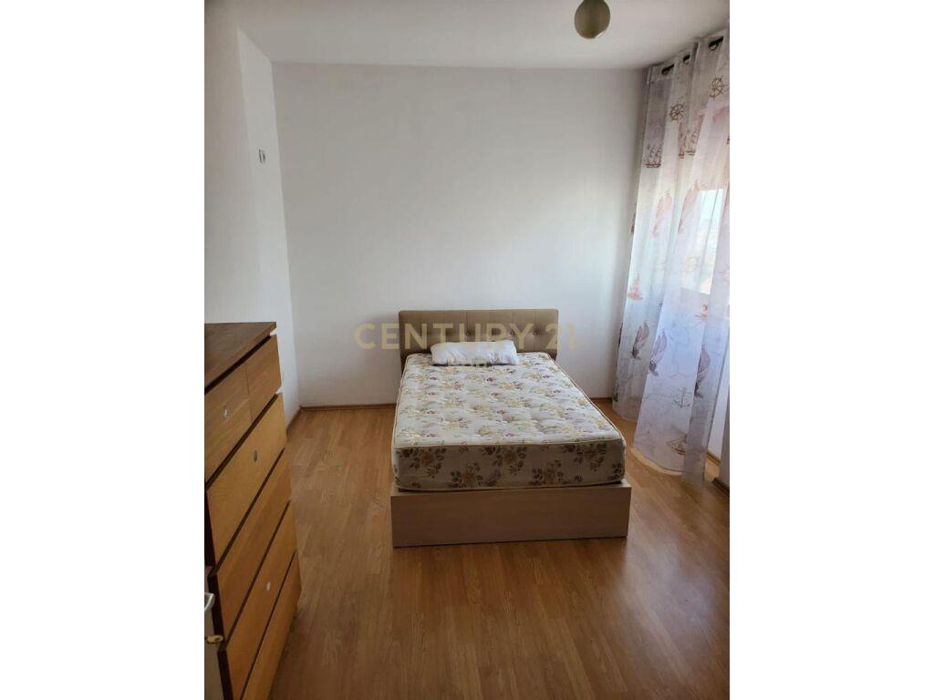 JEPET ME QIRA APARTAMENT 2+1+2 TE GJYKATA, DURRES !