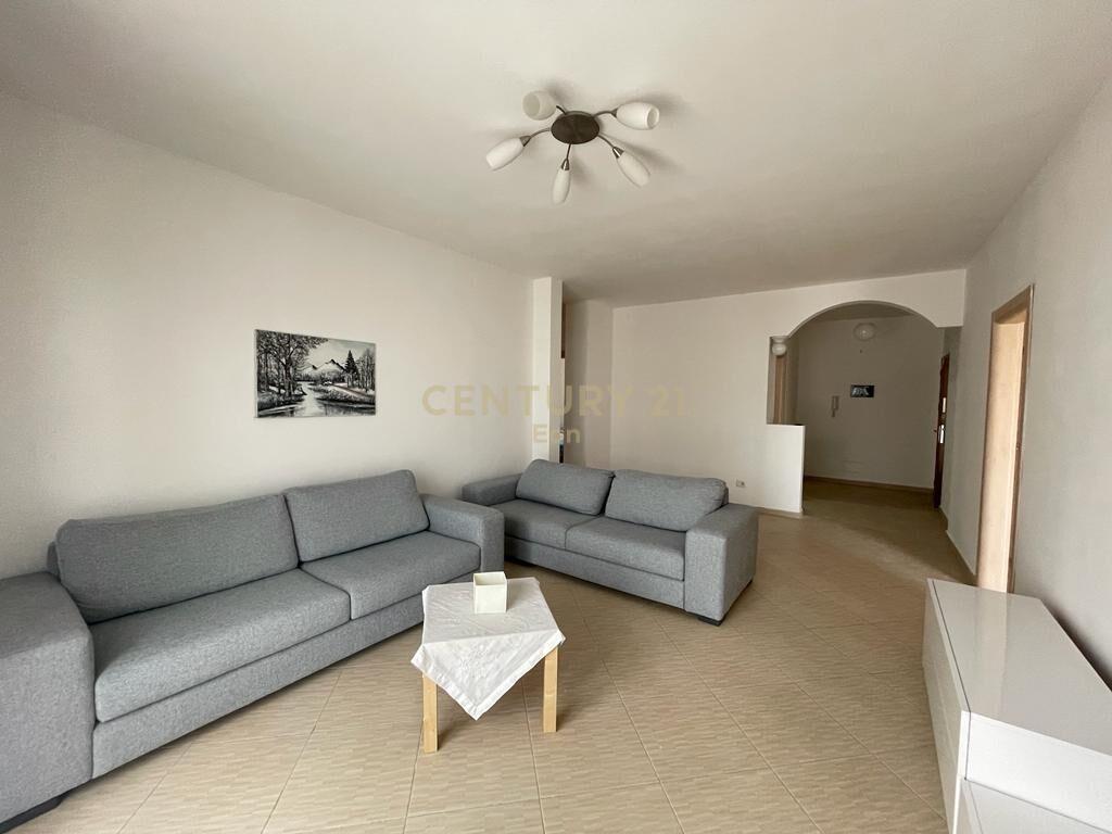 JEPET ME QIRA APARTAMENT 2+1+2 TE GJYKATA, DURRES !