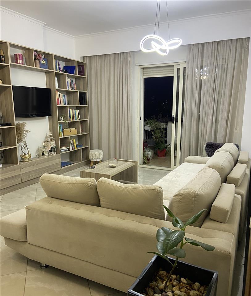 Jepet me qera 1+1 450 euro Astir