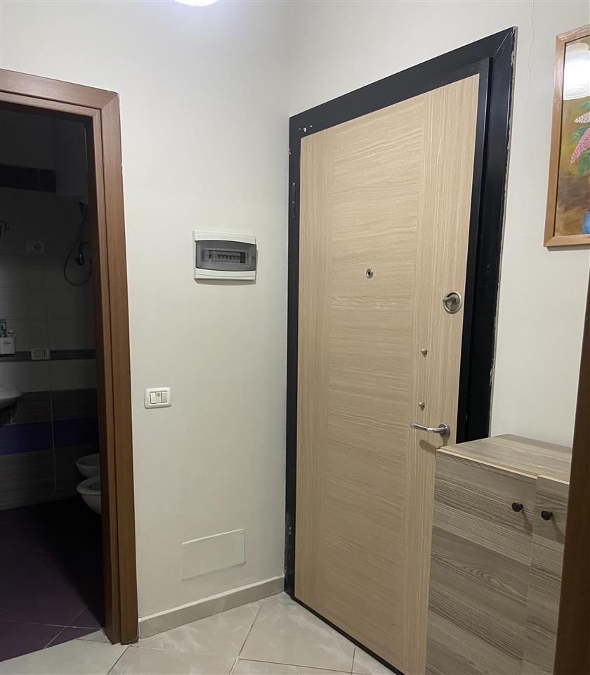 Jepet me qera 1+1 450 euro Astir