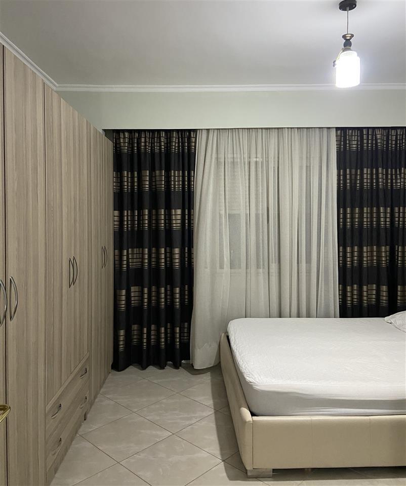 Jepet me qera 1+1 450 euro Astir