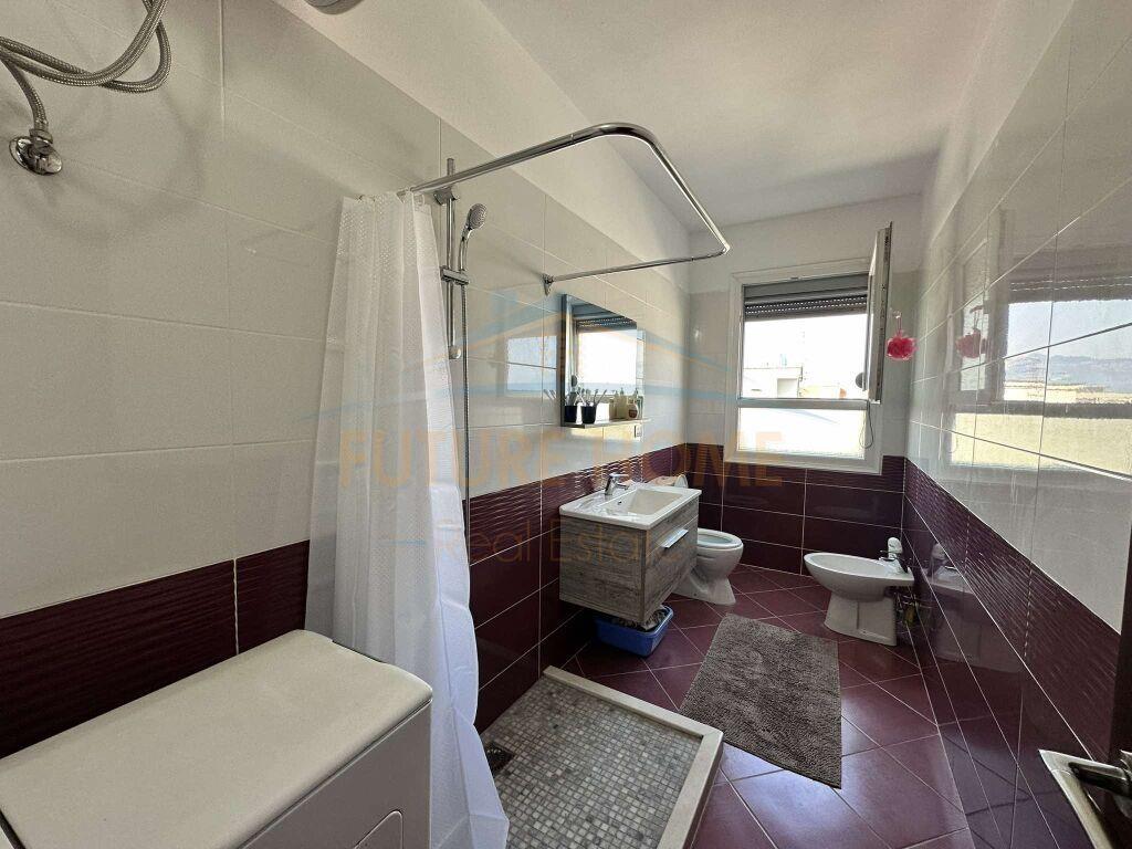 Shitet, Apartament 2+1, Unaza e Re.