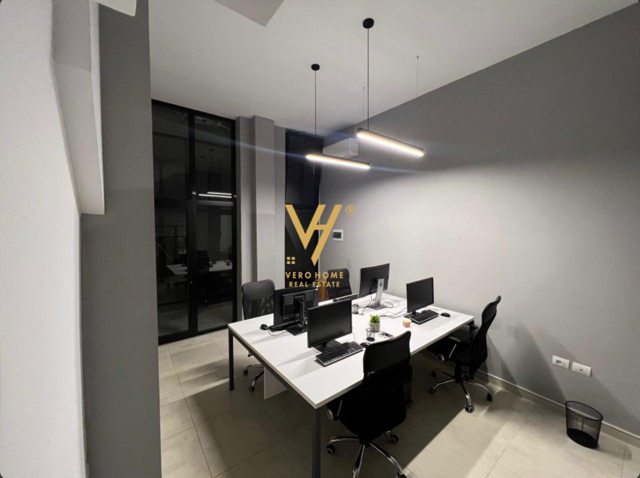 JEPET ZYRE ME QERA TEK RRUGA NDRE MJEDA 300 EURO