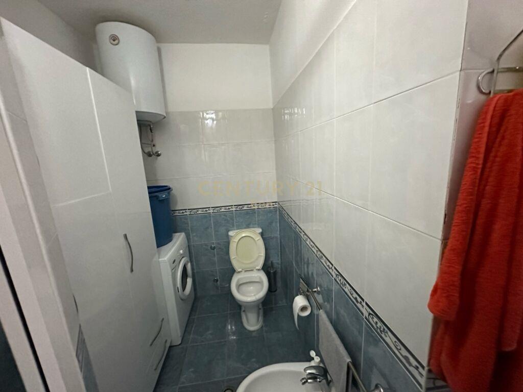 SHESIM APARTAMENT 1+1 NE DURRES PRANE UJSJELLES KANALIZIME!