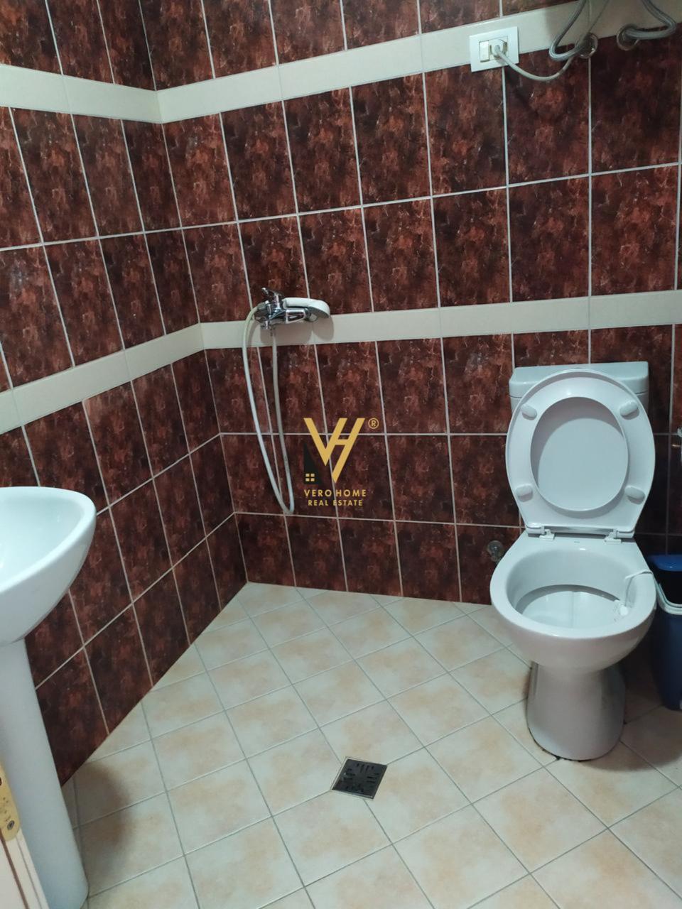 HOTEL TRE KATESHE EDHE TRUALL NE LEZHE 470.000EURO