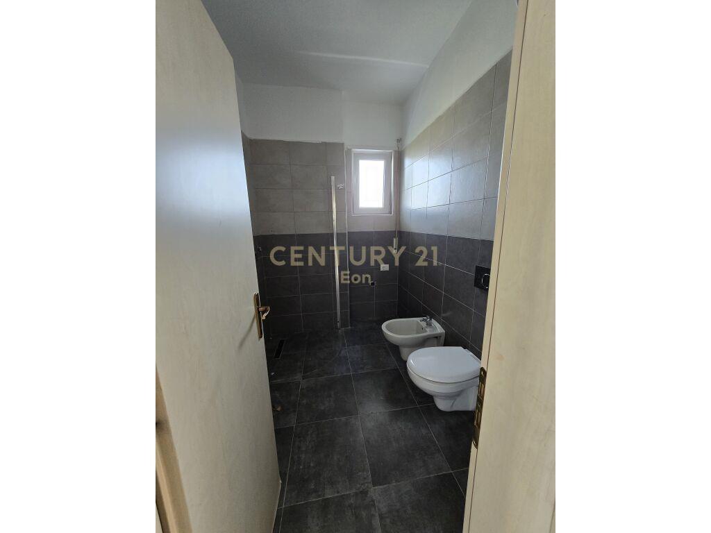 JEPET ME QIRA APARTAMENT 2+1+2 TE STADIUMIT NE DURRES!