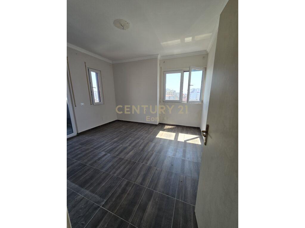 JEPET ME QIRA APARTAMENT 2+1+2 TE STADIUMIT NE DURRES!