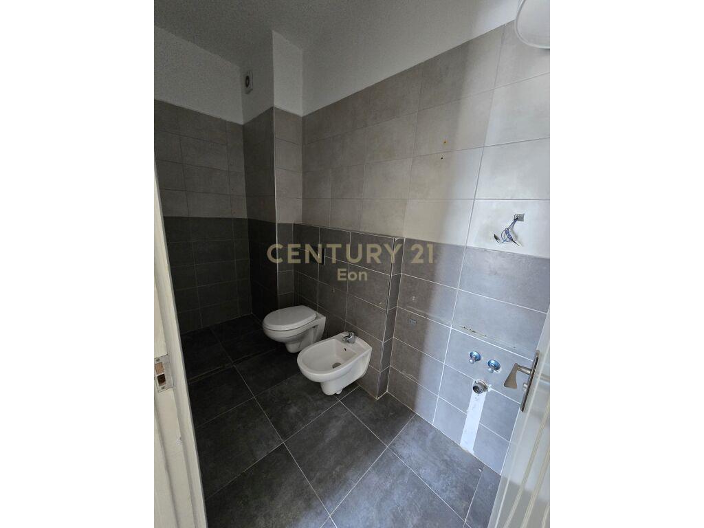 JEPET ME QIRA APARTAMENT 2+1+2 TE STADIUMIT NE DURRES!