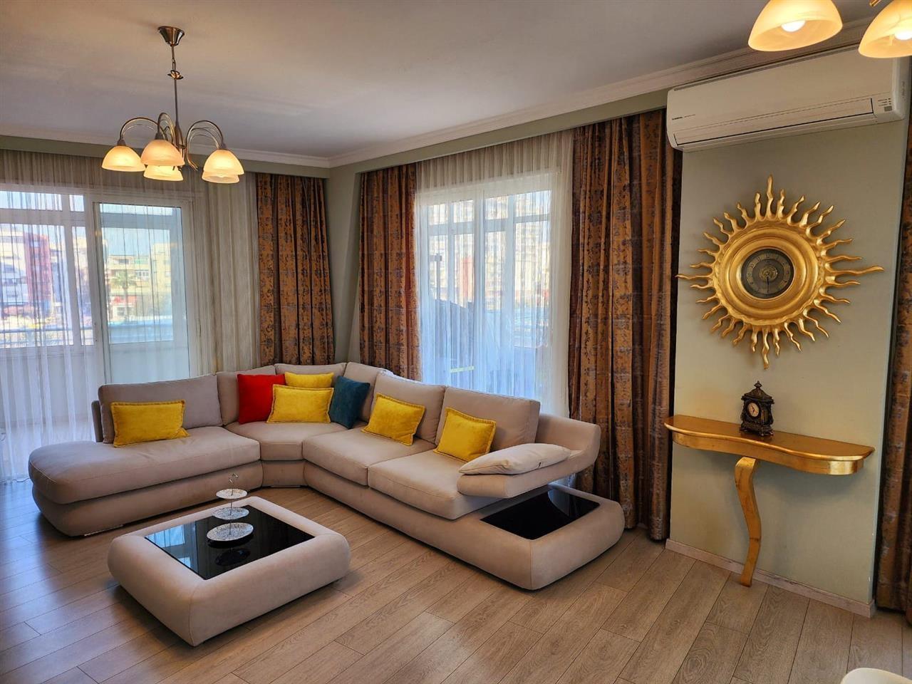 Super Apartament 2+1 me Qira tek Rruga e Portit.