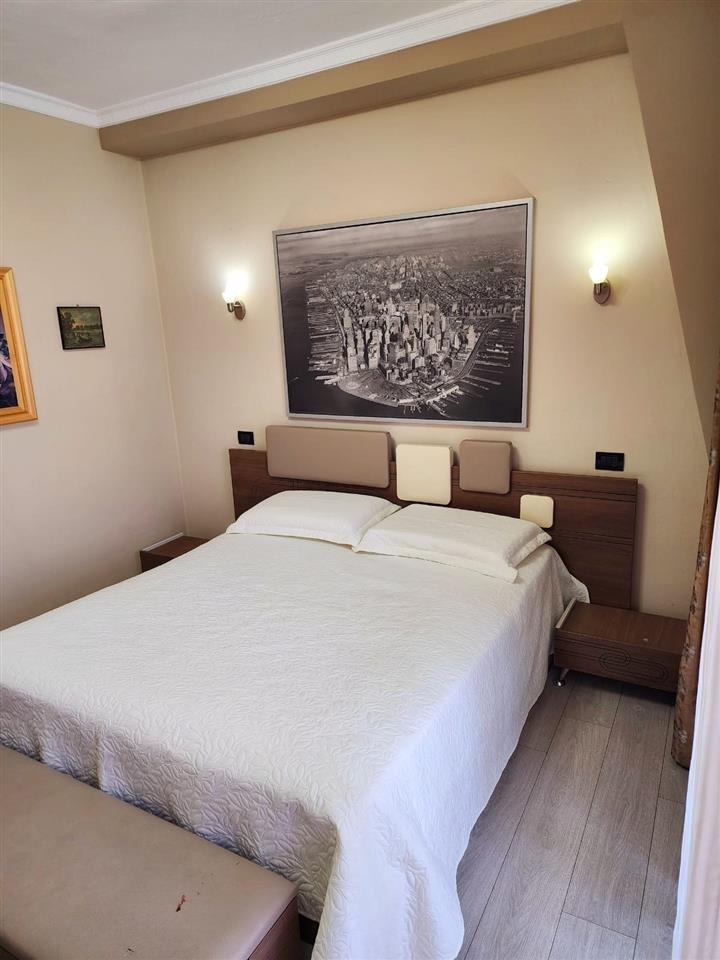 Super Apartament 2+1 me Qira tek Rruga e Portit.