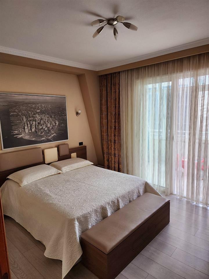 Super Apartament 2+1 me Qira tek Rruga e Portit.