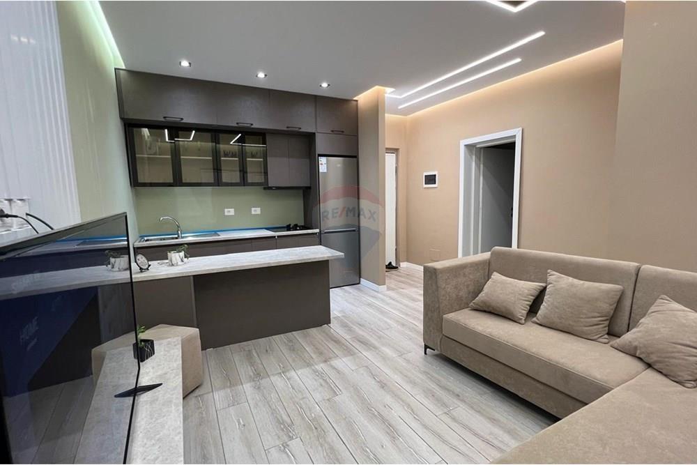 Apartament 1+1 per shitje tek Pazari i Ri!