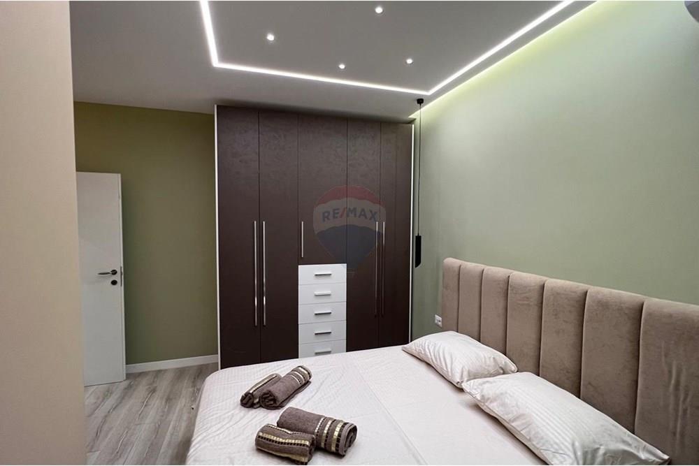 Apartament 1+1 per shitje tek Pazari i Ri!