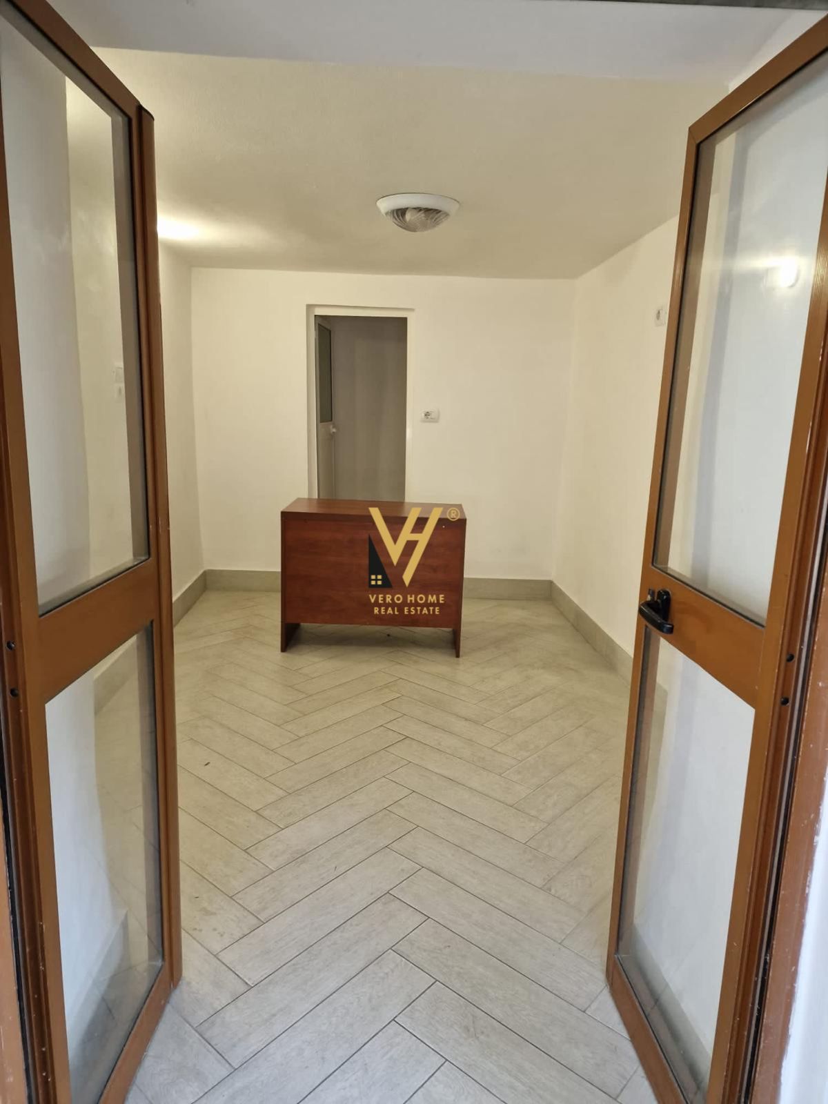 AMBIENT TE SHKOLLA HARRY FULTZ 50.000 EURO