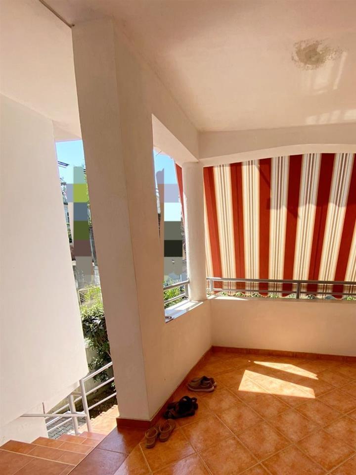 Kavaje,shtepi 3 kateshe ,afer me qendren.