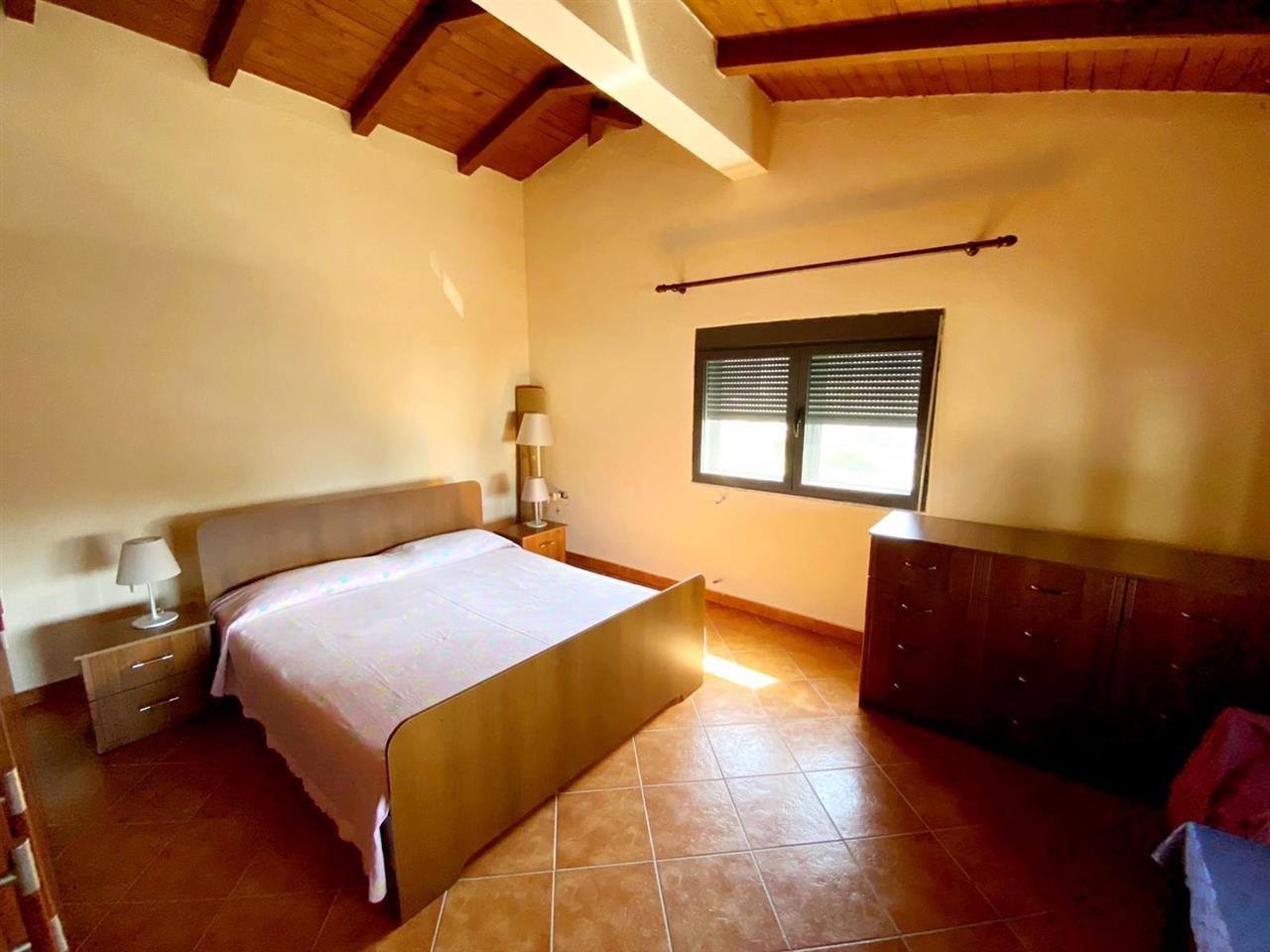 Kavaje,shtepi 3 kateshe ,afer me qendren.