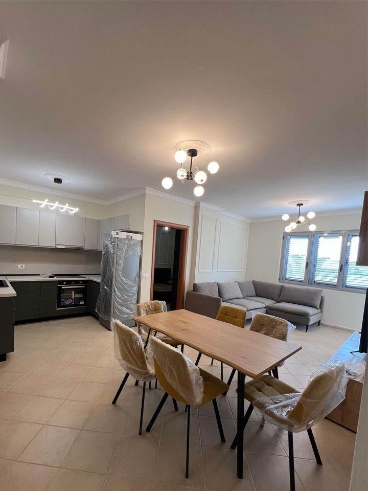 Shtepi 3+1+2 me qera