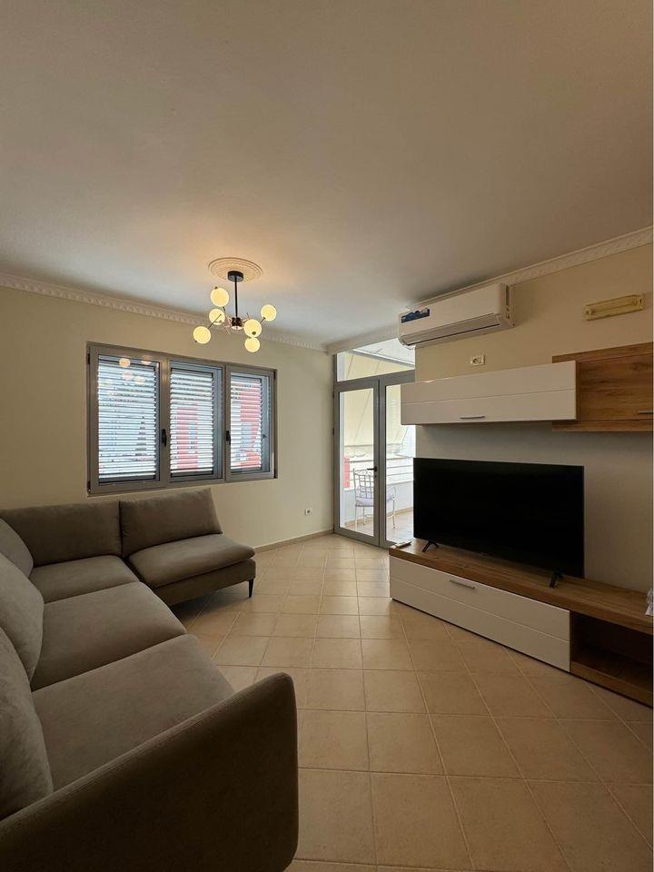 Shtepi 3+1+2 me qera