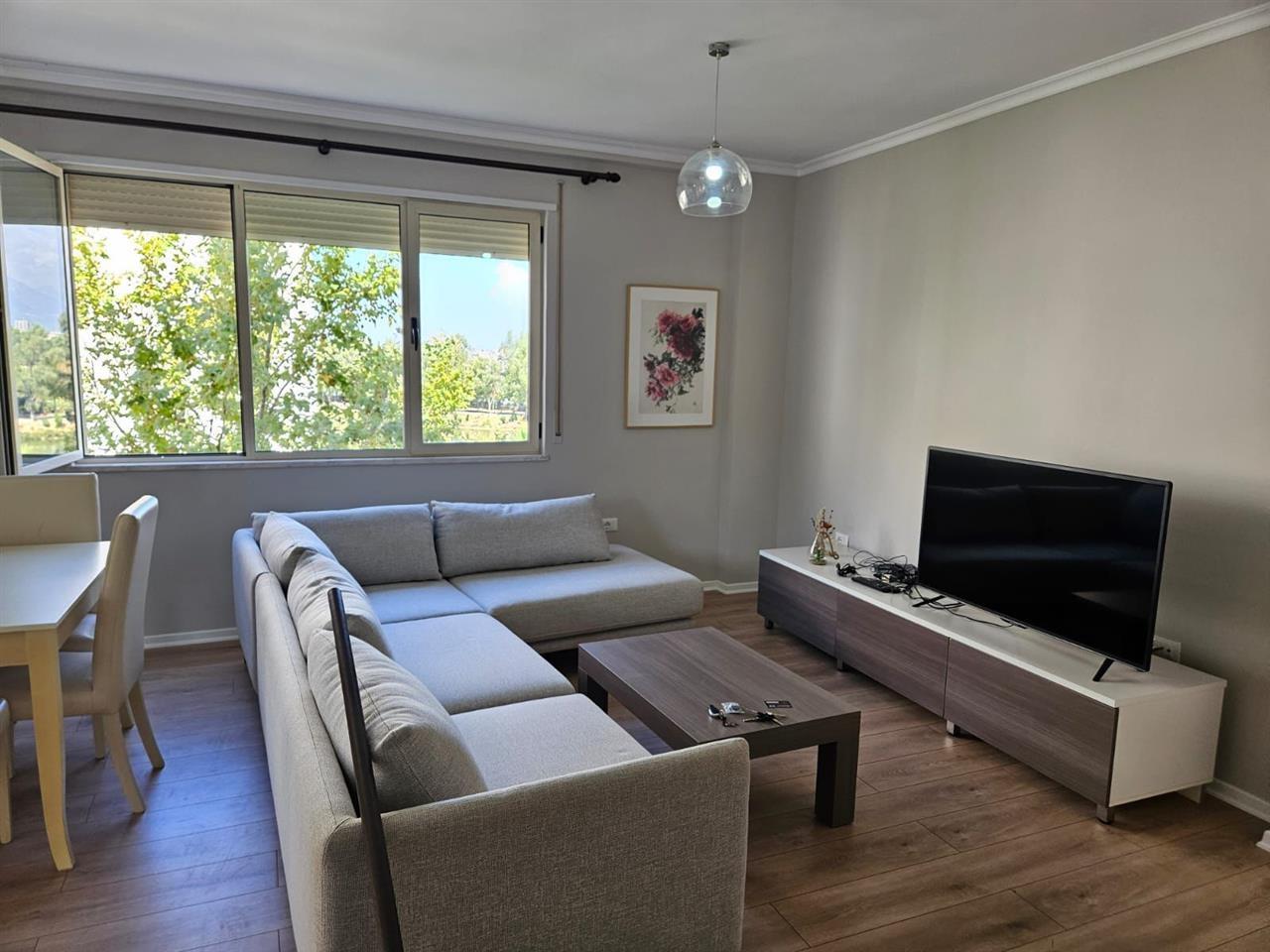 Apartament 2+1+Parking per qira tek Liqeni i Thate.